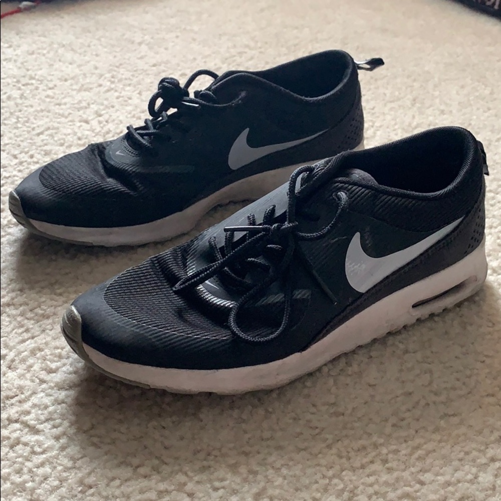 Nike // black air max theas